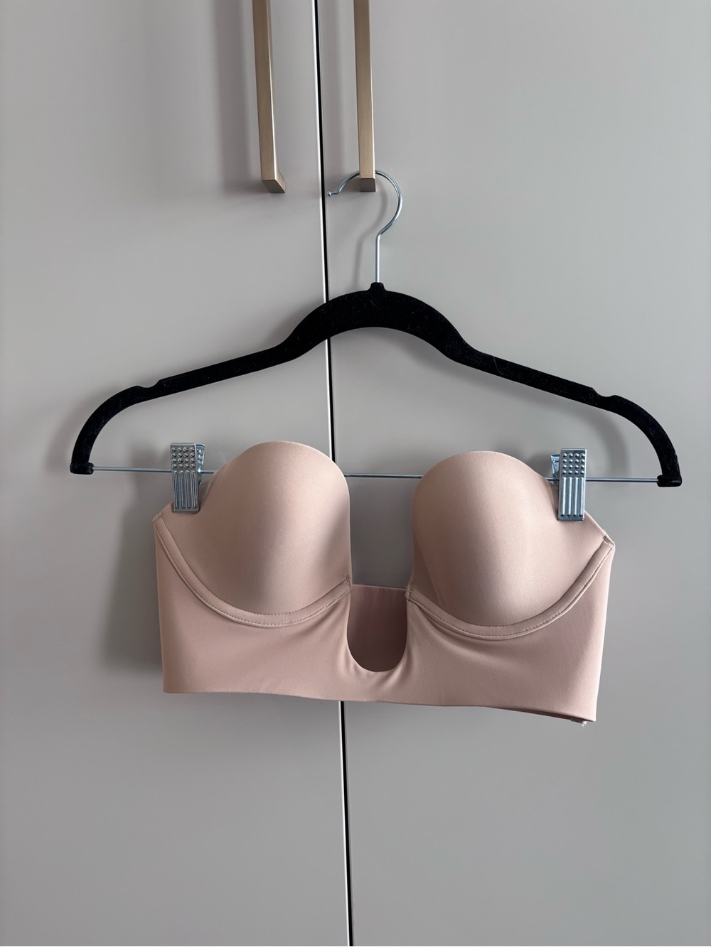 SKIMS Strapless Deep U-Plunge Bra